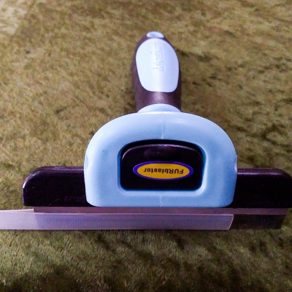 DakPets Deshedding & Light Trimming Tool - Picture 4 of 5